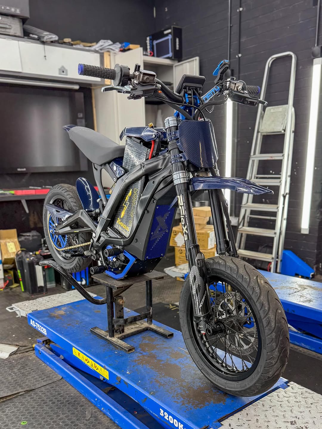 Sur-Ron  Ultra Bee 